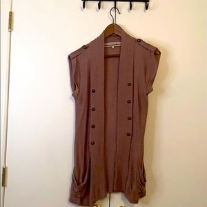 Plum Sleeveless lapeled cardigan with pockets!